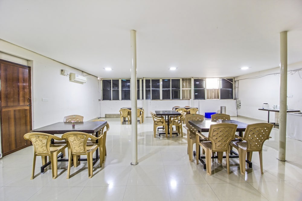 FabHotel 4 Seasons Silk Board