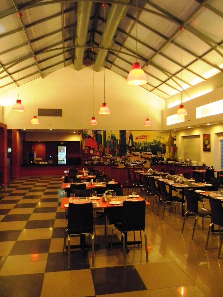Red Fox By Lemon Tree Hotels, East Delhi