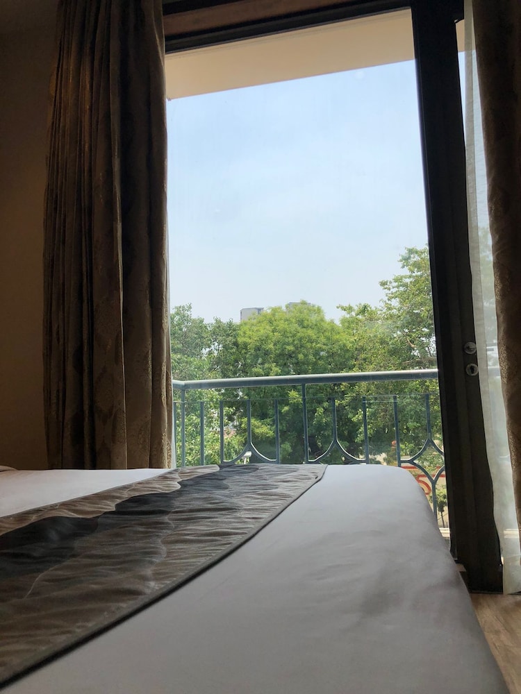 UDS Villa Scandinavian B&B - Next to VFS