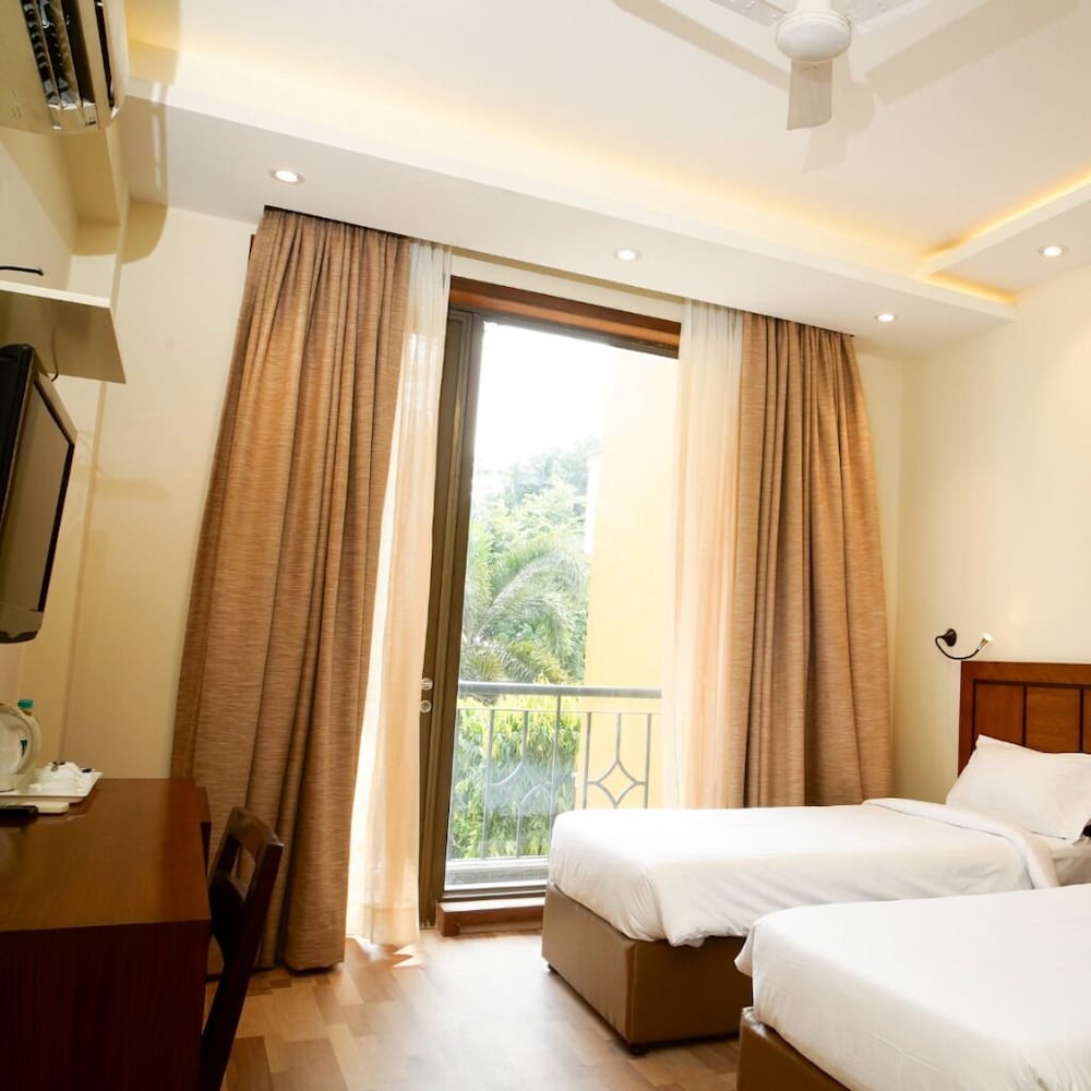 UDS Villa Scandinavian B&B - Next to VFS