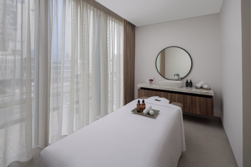 Staybridge Suites Dubai Business Bay by IHG