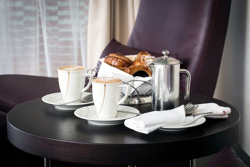 Dubai International Hotel, Dubai Airport