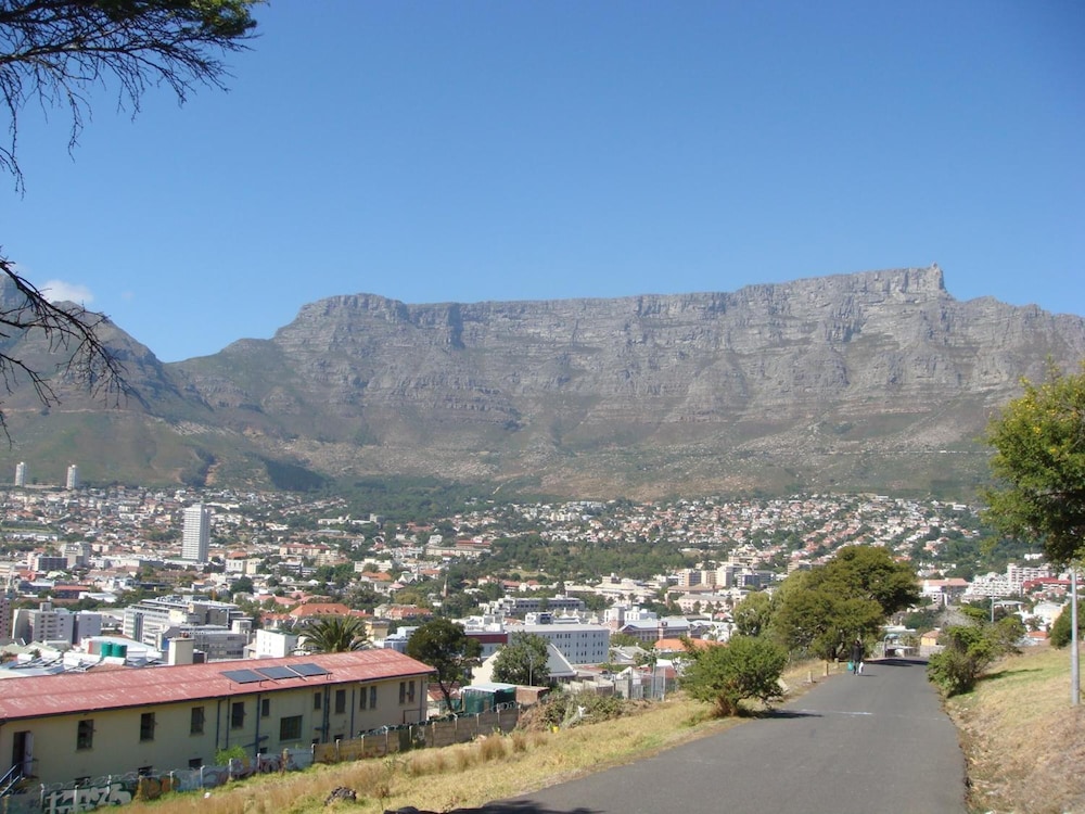 Signal Hill Lodge