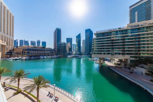 Maison Privee Stunning 3 Floor Villa w Kids Room and Rooftop Terrace over Dubai Marina
