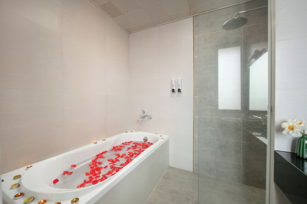 HB Serviced Apartment - 121B Quan Hoa
