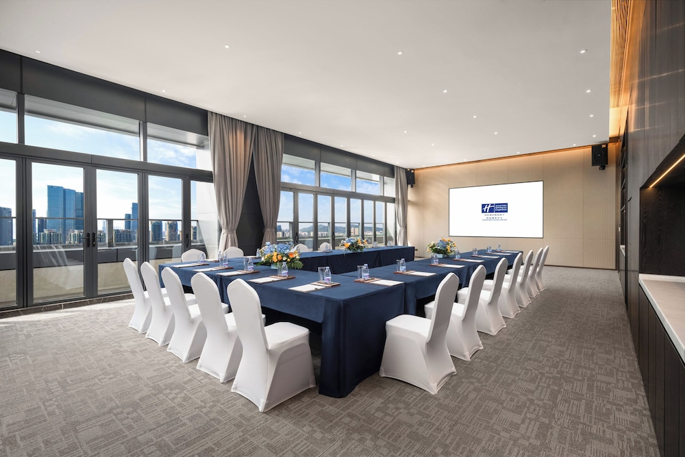 Holiday Inn Express Shenzhen Futian Center By IHG