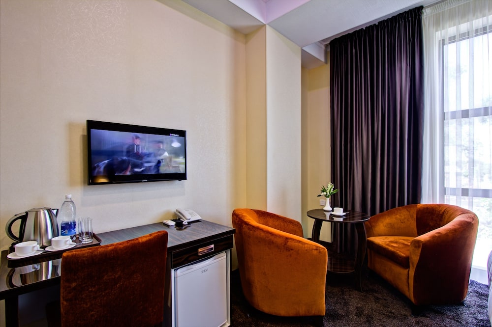 Discovery Hotel