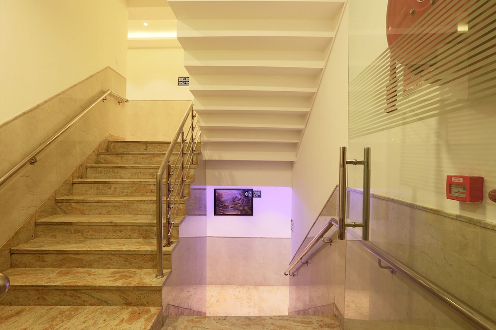 Fabhotel Skye Suites