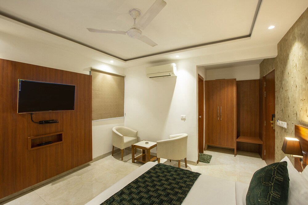 Fabhotel Skye Suites