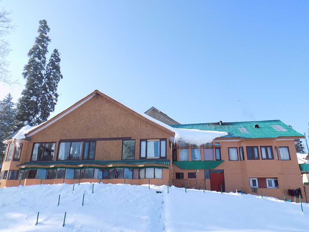 Pine Palace Resort Gulmarg