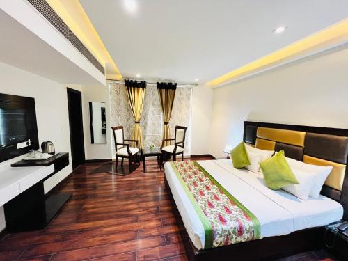 Hotel Aura IP Grand Karkardooma New Delhi