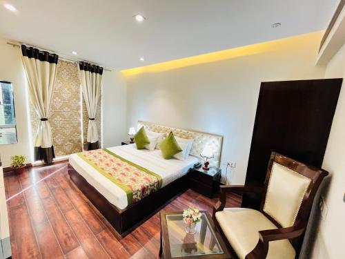 Hotel Aura IP Grand Karkardooma New Delhi
