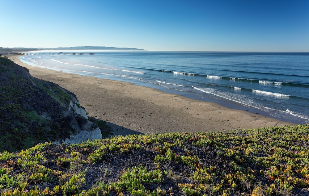 The Tides Oceanview Inn and Cottages