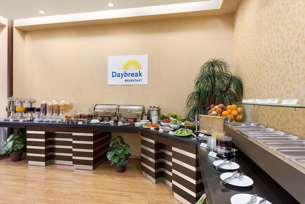 Days Hotel by Wyndham Baku