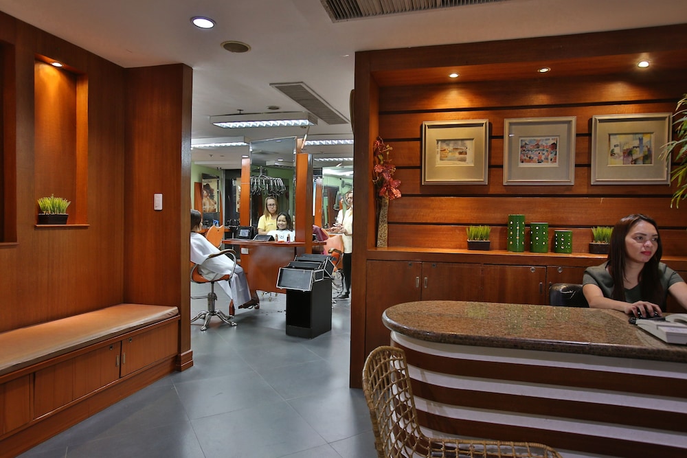 Crown Regency Hotel & Towers
