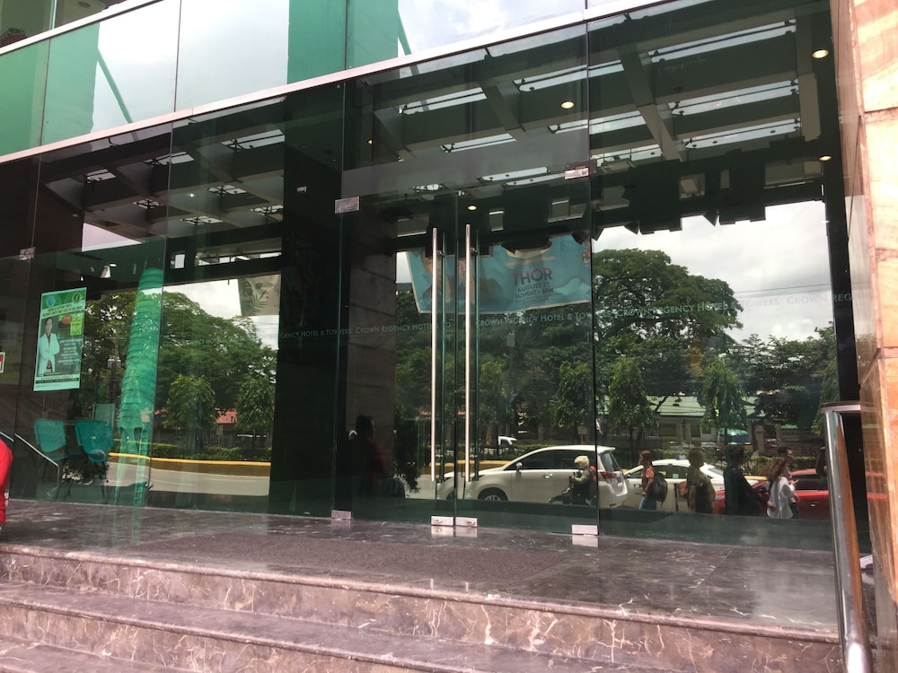 Crown Regency Hotel & Towers