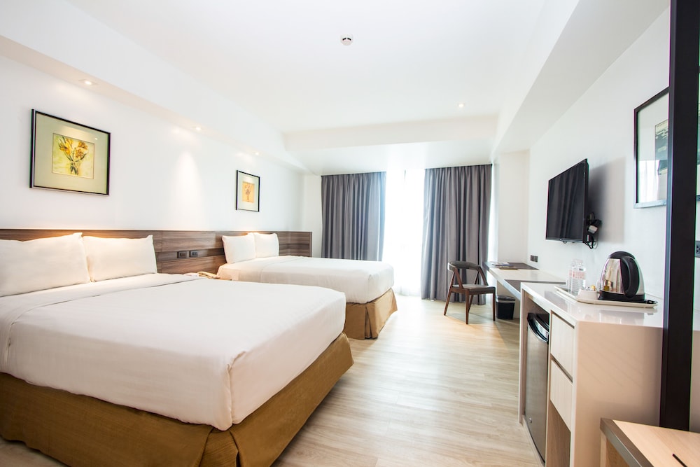 Crown Regency Hotel & Towers