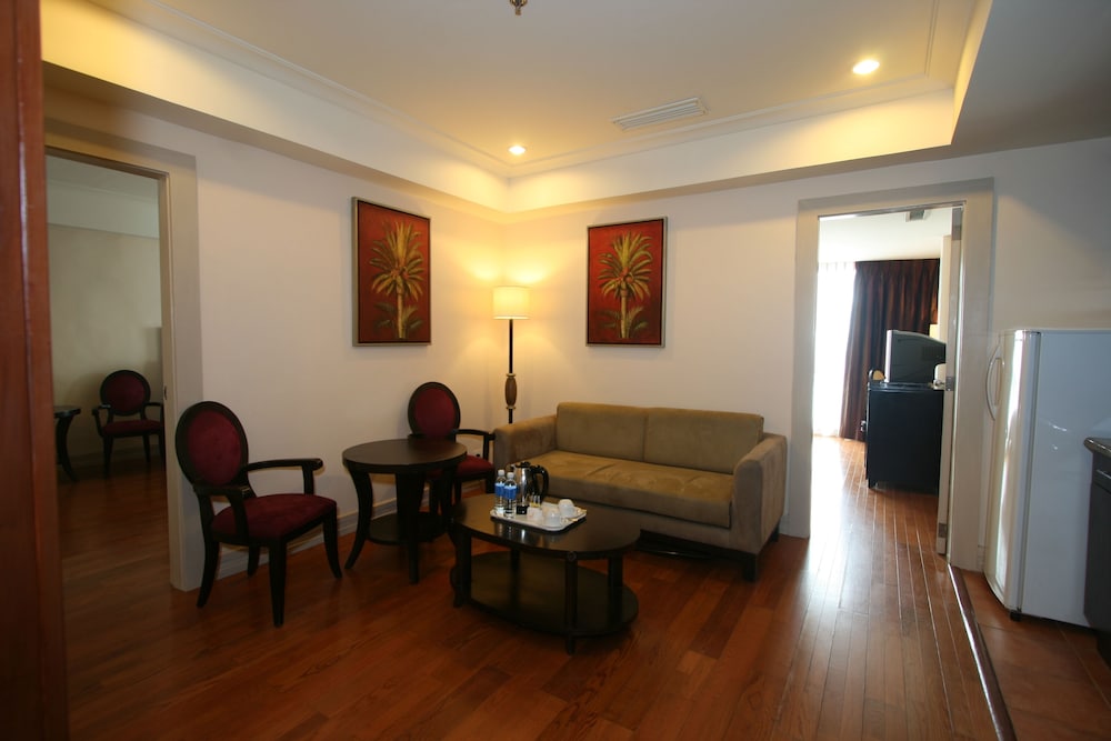 Crown Regency Hotel & Towers