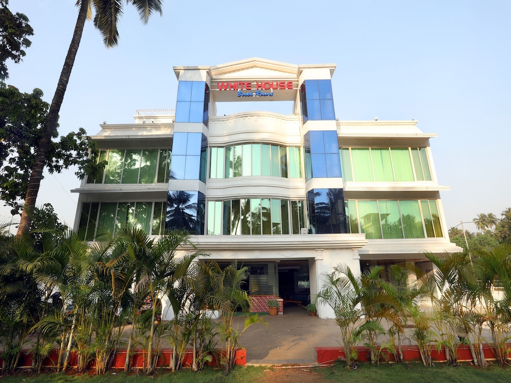 White House Beach Resort
