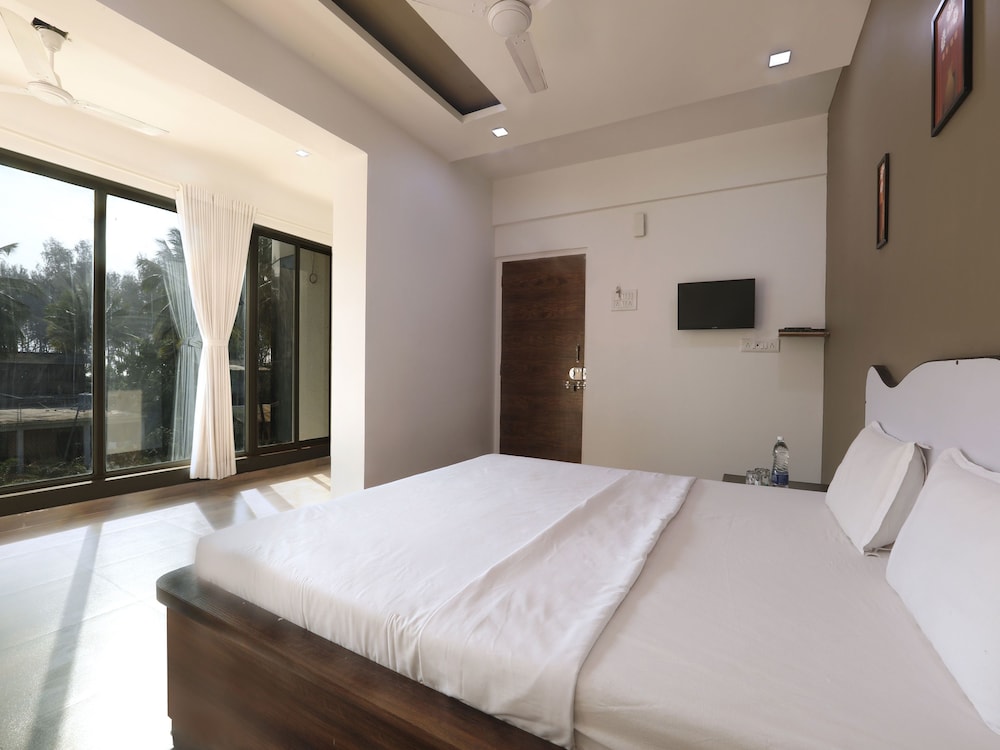 White House Beach Resort
