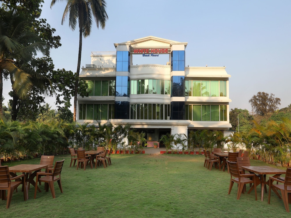 White House Beach Resort