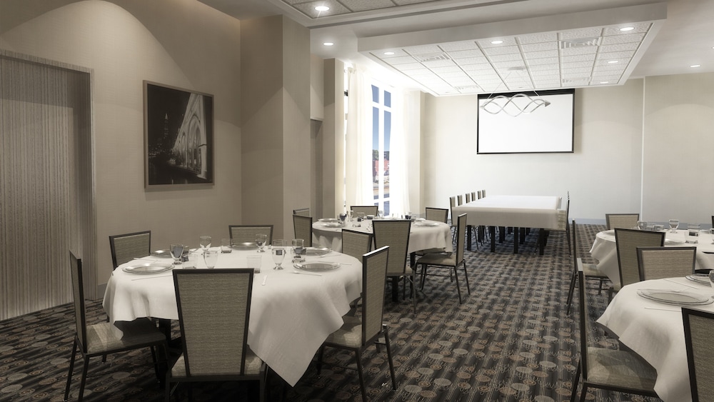 Holiday Inn Cleveland Clinic by IHG