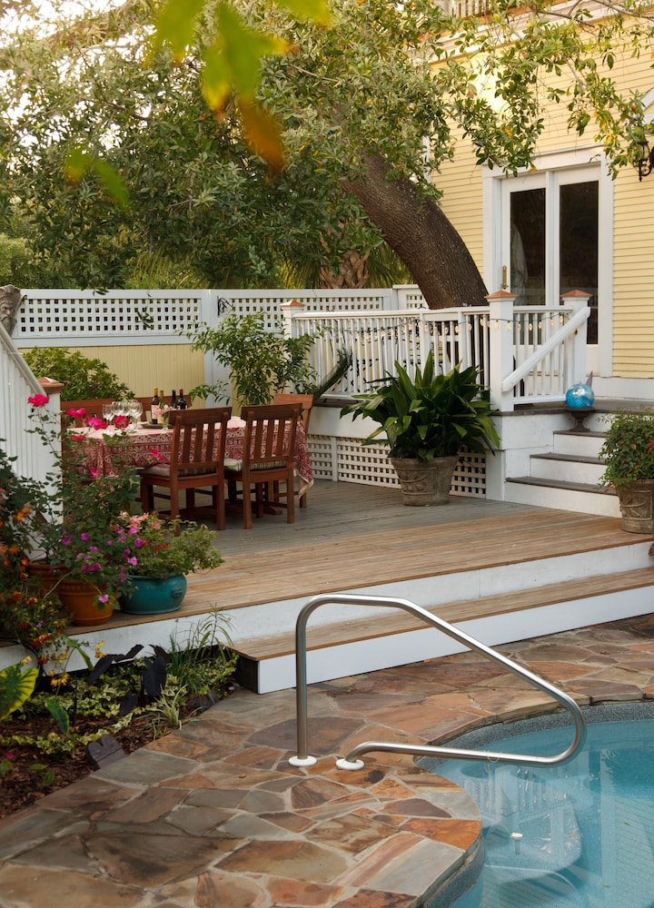 Azalea Inn and Villas