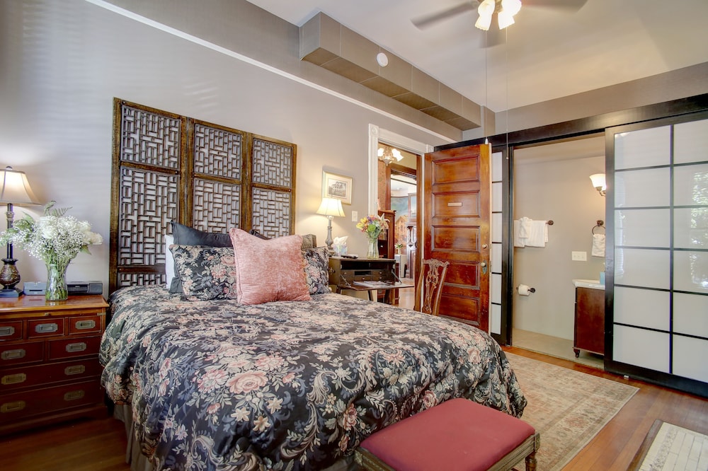 Azalea Inn and Villas
