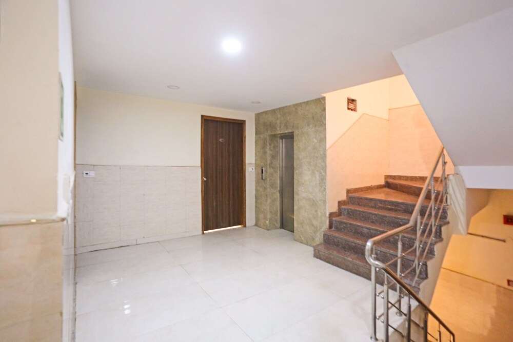 Hotel Paras Delhi Airport