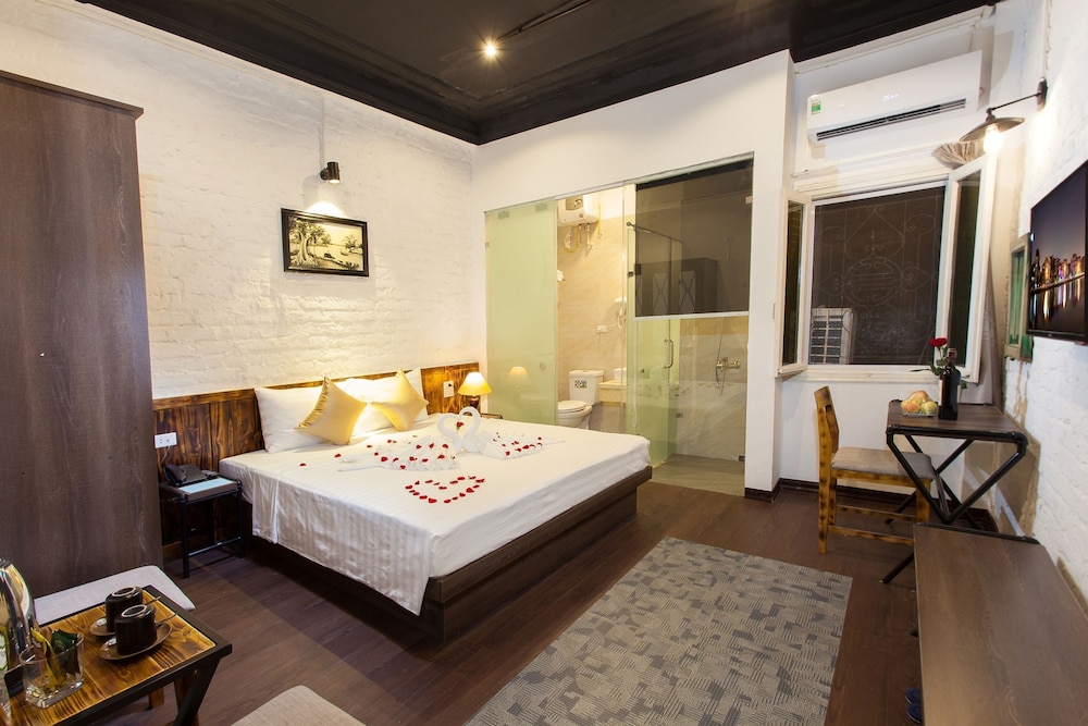 Luxury Backpackers