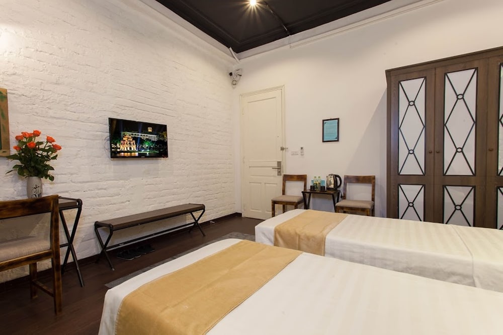 Luxury Backpackers