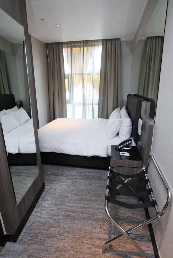 AMRISE HOTEL KITCHENER