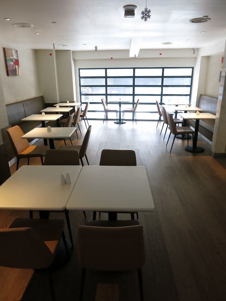 AMRISE HOTEL KITCHENER