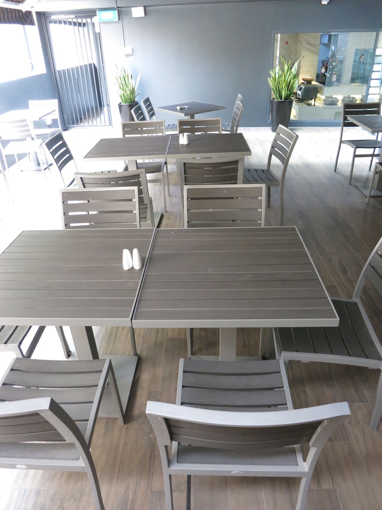 AMRISE HOTEL KITCHENER