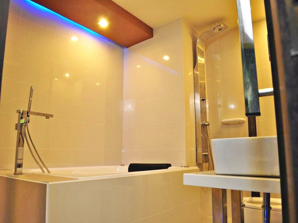 Dream Hotel