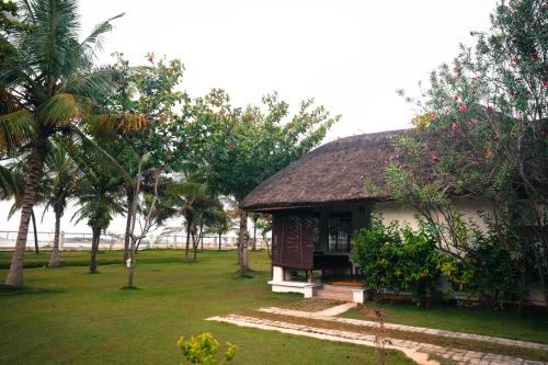 Le Pondy Beach and Lake Resort