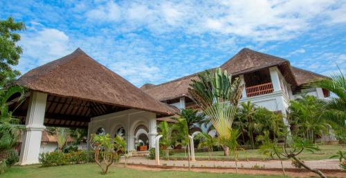 Le Pondy Beach and Lake Resort