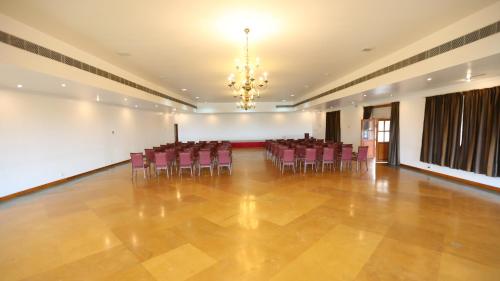 Le Pondy Beach and Lake Resort
