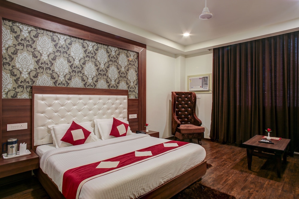 Hotel The Royal Krishna 