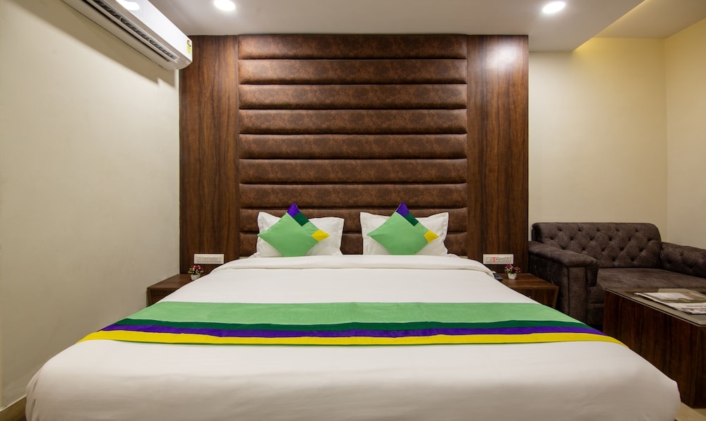 Hotel Diamond Creek ,Near Railway Station