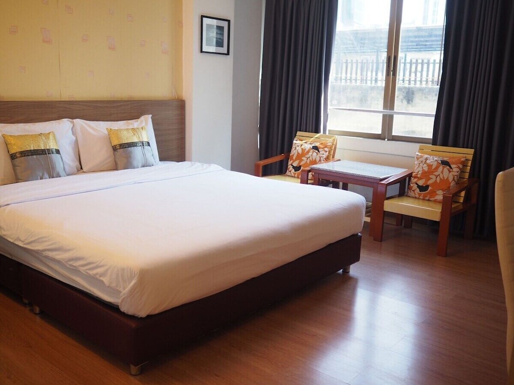 Crown   Bts   Nana  Hotel
