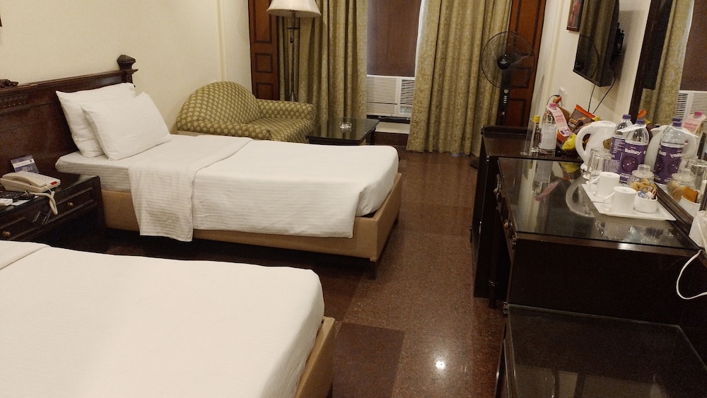 Hotel Empires