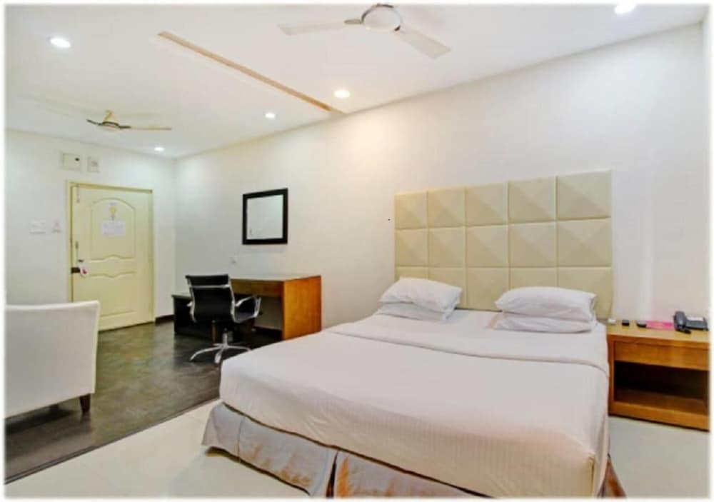 Trunk And Trolley - Gachibowli