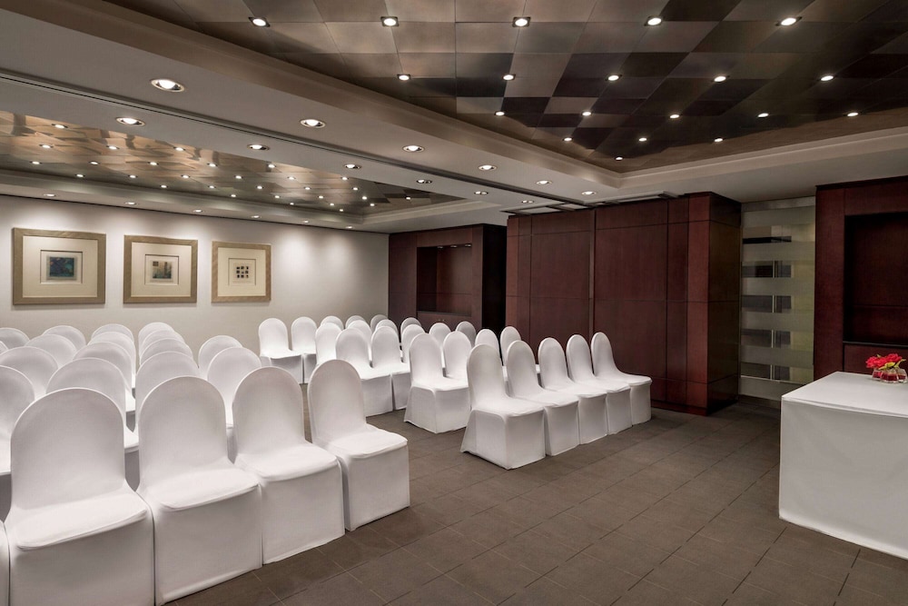 Ramada Plaza by Wyndham Dubai Deira