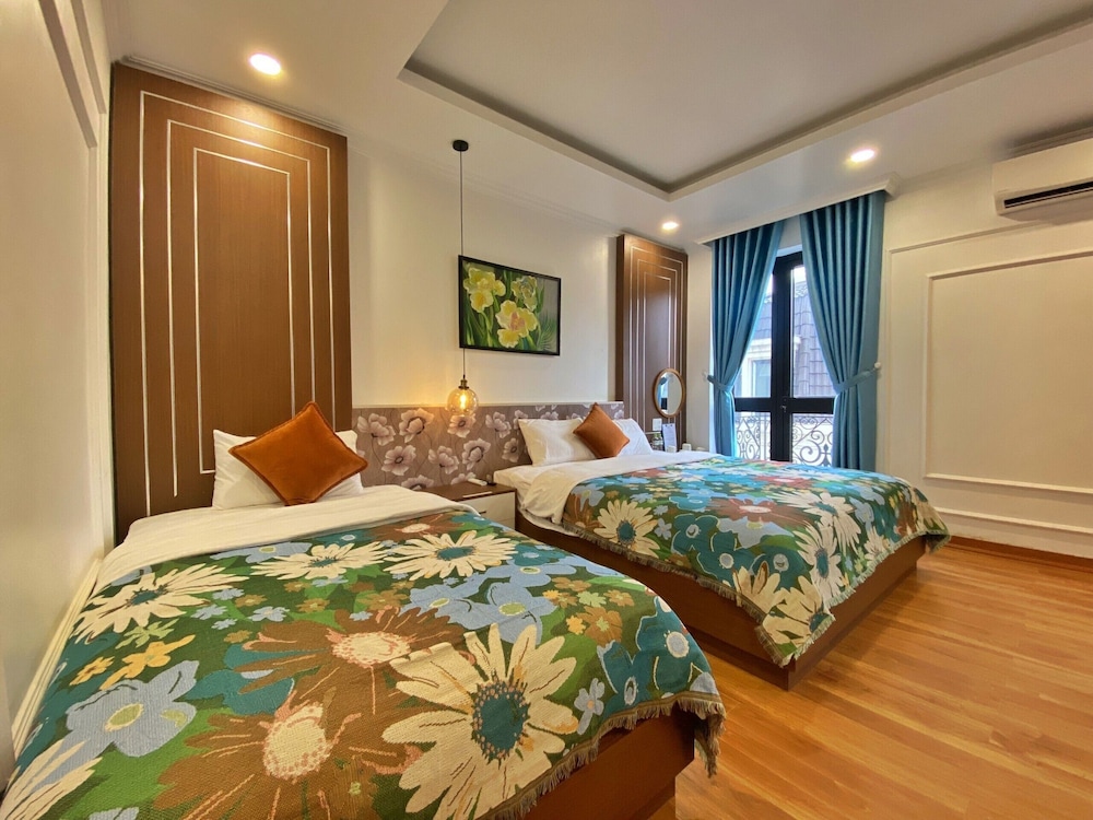 Hue Crown Boutique Hotel