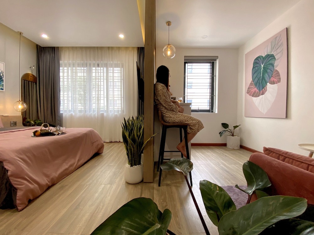 Hue Crown Boutique Hotel