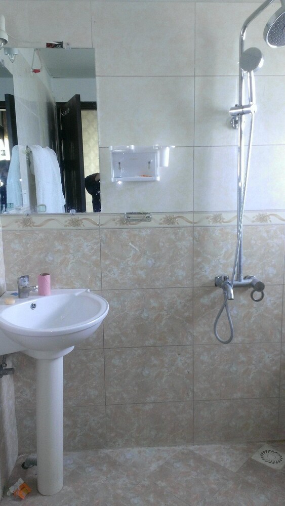 Tourist Inn Hotel Shogran