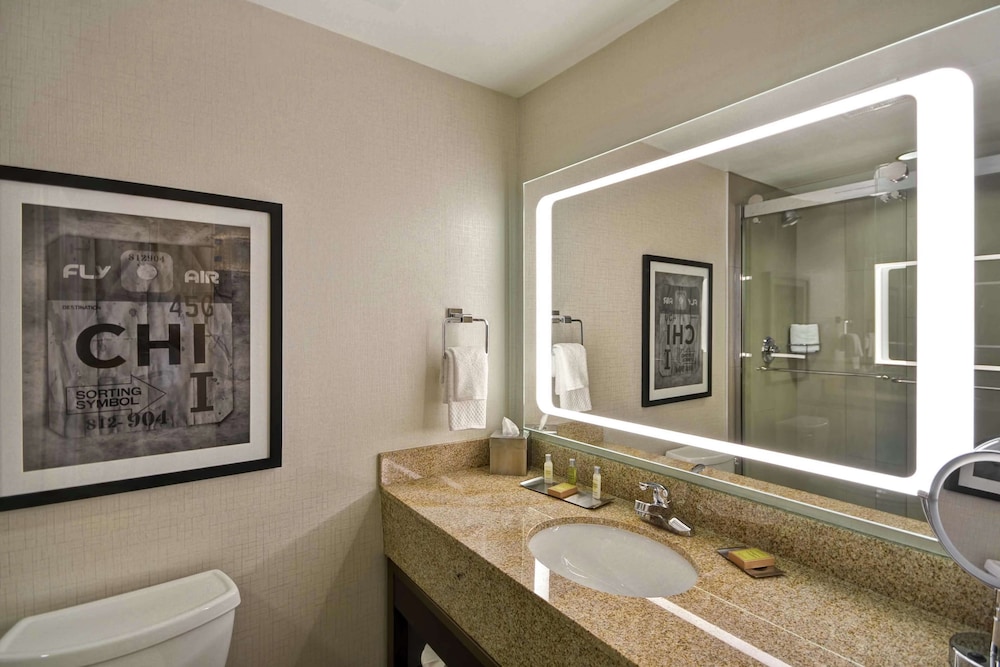 DoubleTree by Hilton Chicago Midway Airport