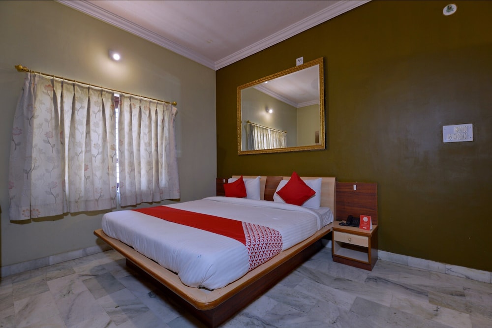 Oyo 10499 Hotel Shiv Shakti