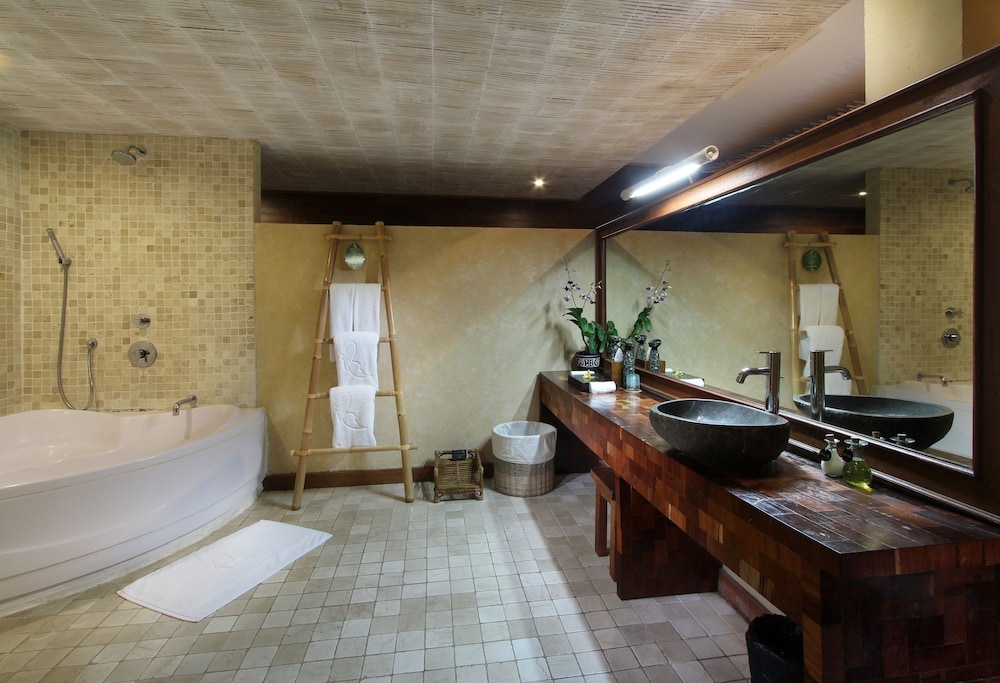 Jungle Retreat by Kupu Kupu Barong